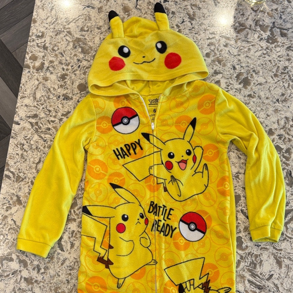 Pokemon Apparel Set - Picture 6 of 14